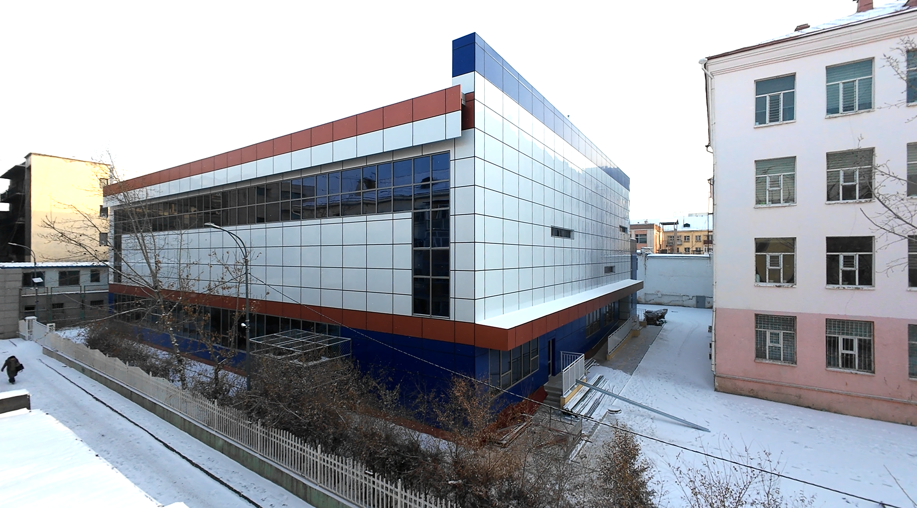 Нийслэлийн ерөнхий боловсролын 23 дугаар сургуулийн усан бассейн бүхий спорт заалыг ашиглалтад оруулав